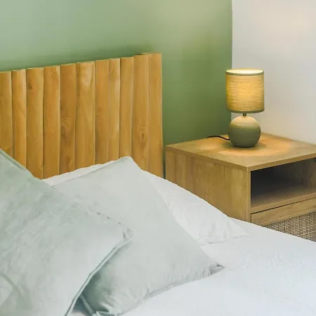 3 - Parking - Clim - Moins De 800m De La * Saint-Raphael (Var)